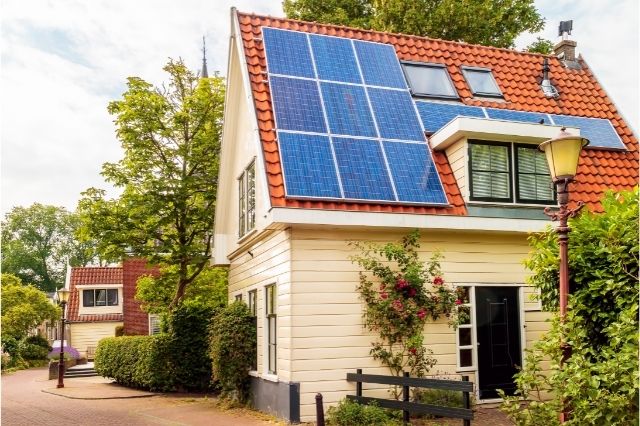 “Evde Güneş Enerjisi ile Elektrik Üretimi Yasal mı” Sorusu Tarih Oluyor!